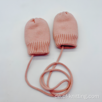 Fein gestrickte Handschuhe für Baby